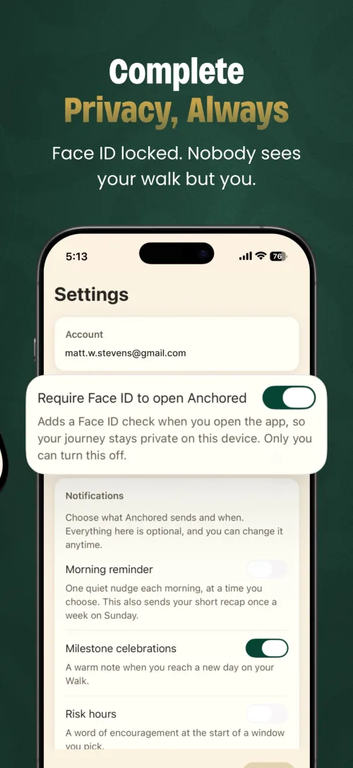 Settings screen showing the Face ID lock and private notification controls